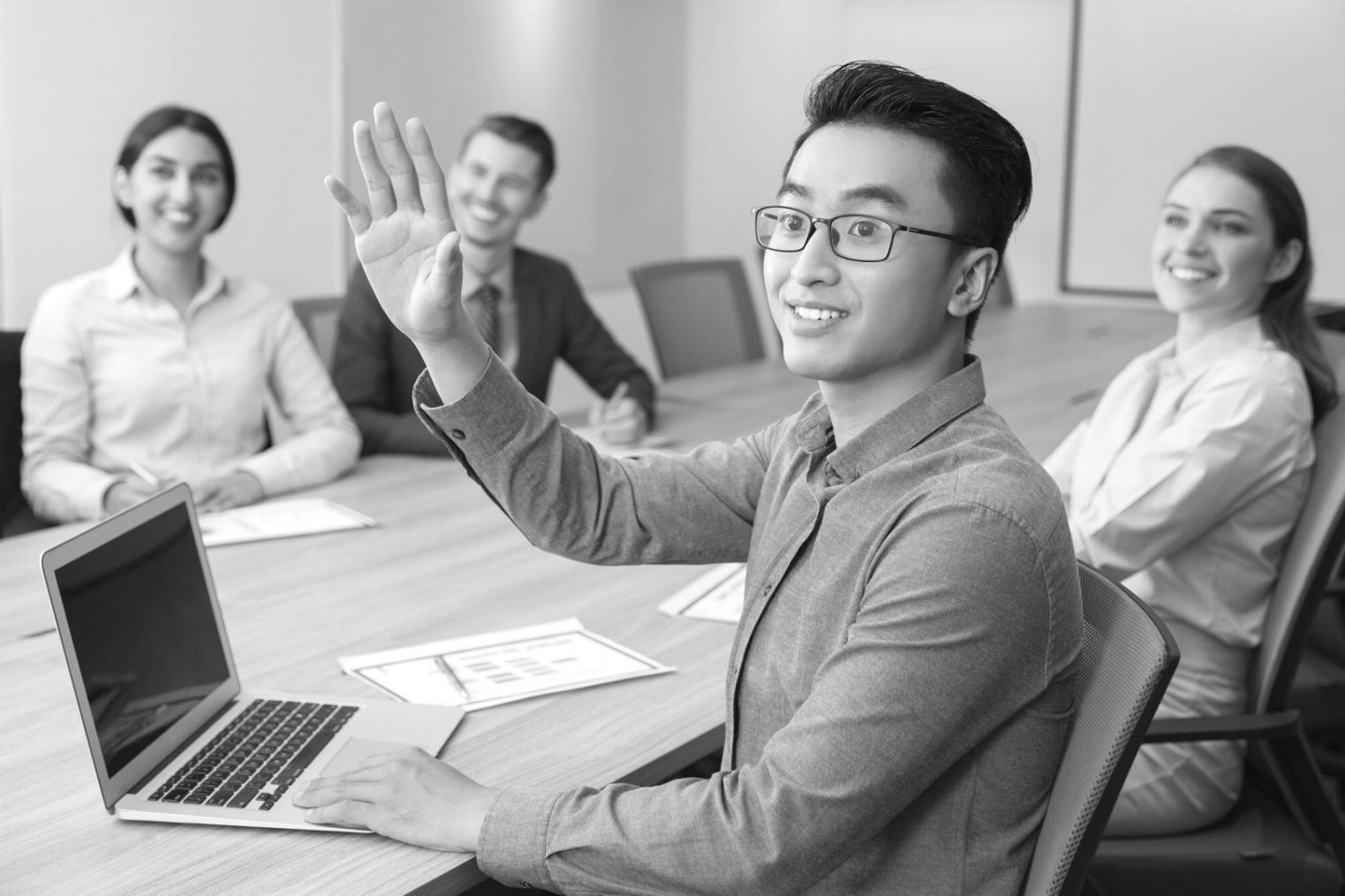 Équipe en séance de travail collaboratif